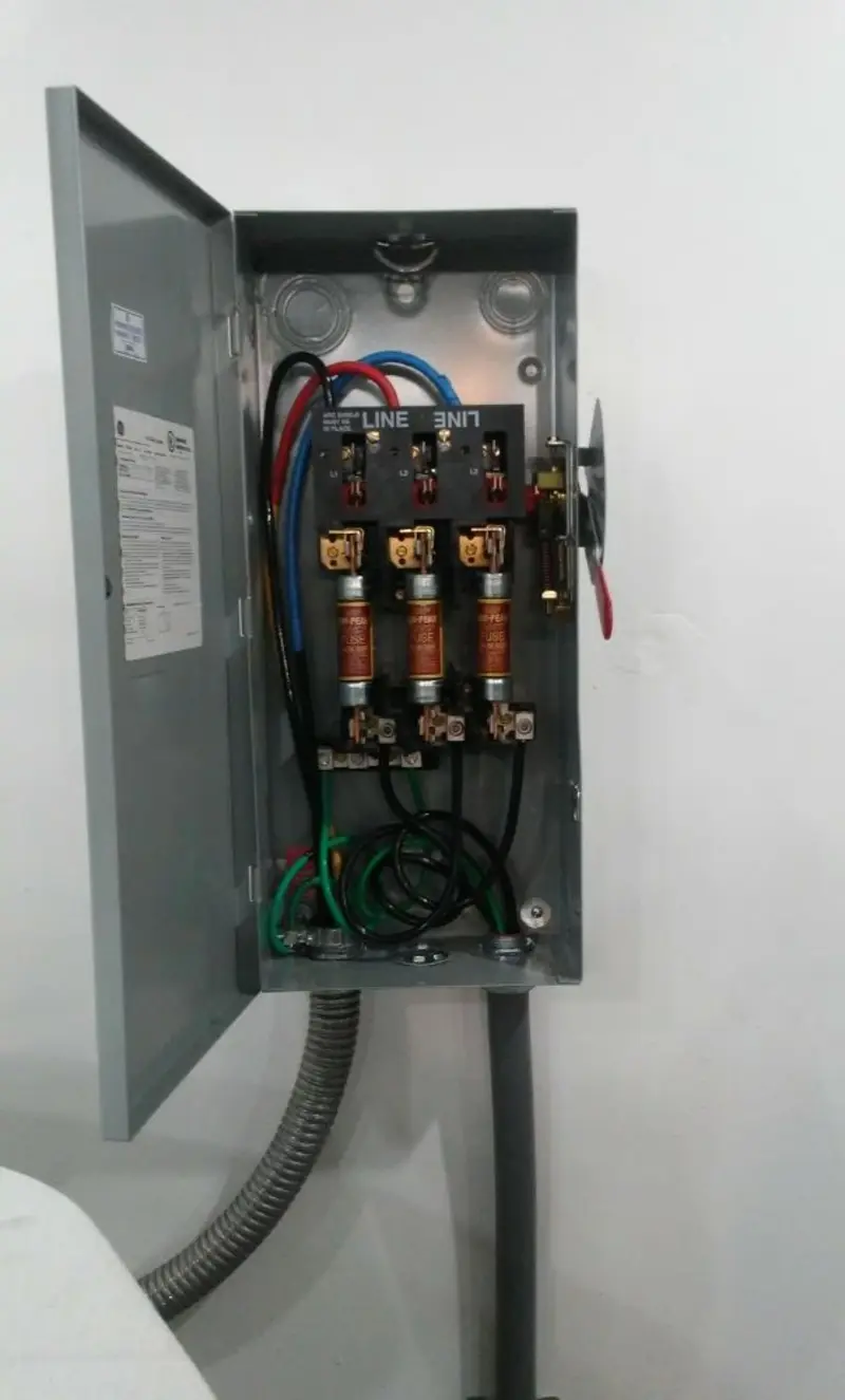 Three-phase disconnect switch installed for Smoke Detector Installation in Jackson